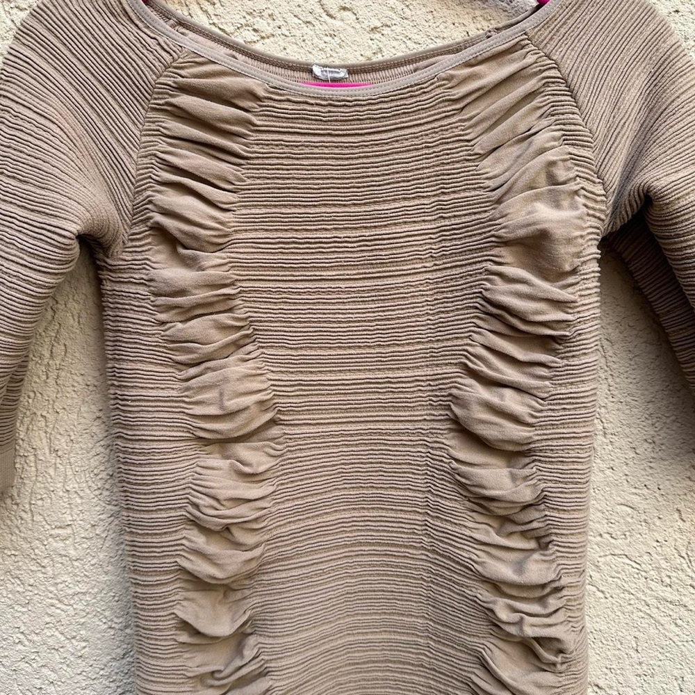 Unique tan top - Picture 2 of 7